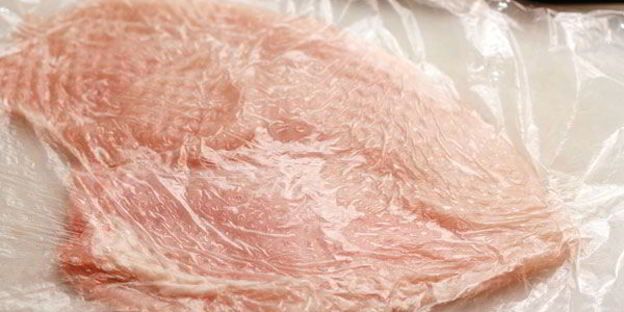 рулет из свинины с курицей и грибами