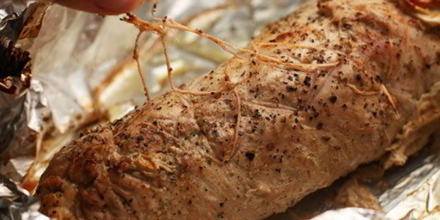 рулет из свинины с курицей и грибами