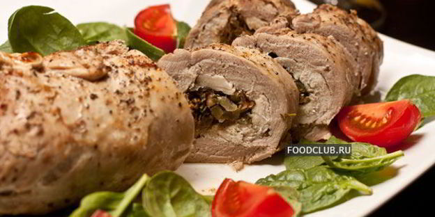 рулет из свинины с курицей и грибами