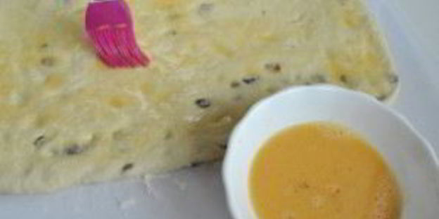 рулет с изюмом из дрожжевого теста