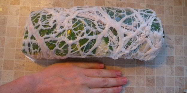 рулет в щавнате из куриного филе с рисом