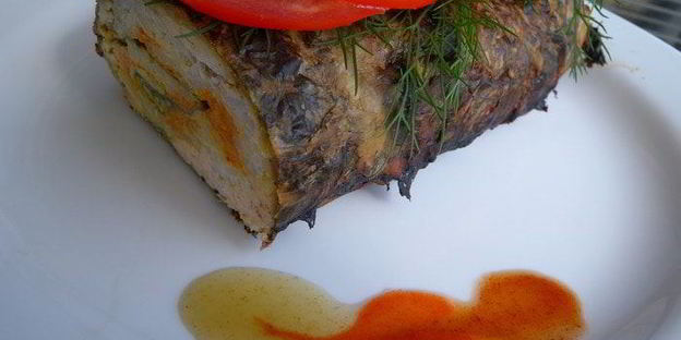 рулет в щавнате из куриного филе с рисом