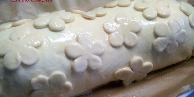 рулет веллингтон из индейки с начинкой из грибов в сливочном соусе