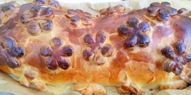 рулет веллингтон из индейки с начинкой из грибов в сливочном соусе