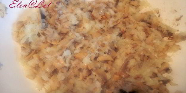 рулет веллингтон из индейки с начинкой из грибов в сливочном соусе