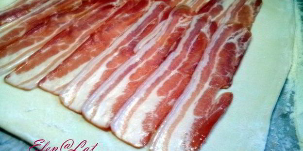 рулет веллингтон из индейки с начинкой из грибов в сливочном соусе