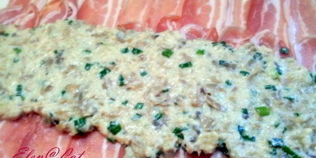 рулет веллингтон из индейки с начинкой из грибов в сливочном соусе