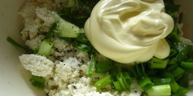 рулетики из баклажан с домашним сыром и помидорами