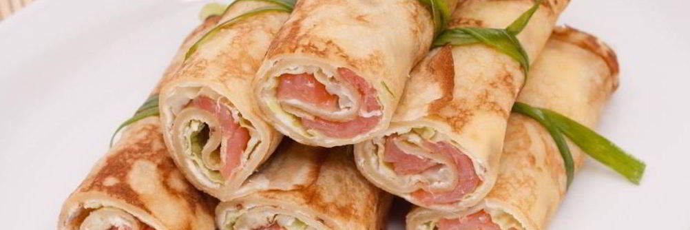 Рулетики из блинов с семгой