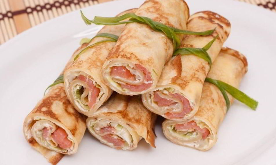 Рецепт рулетиков из блинов с семгой