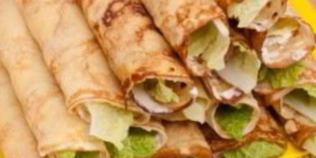 рулетики из блинов с семгой