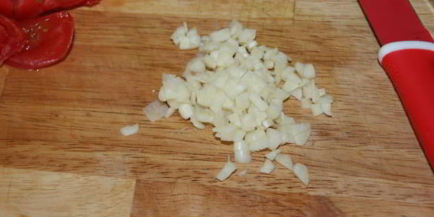 рулетики из кабачков и помидоров