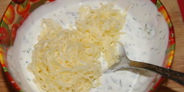 рулетики из кабачков и помидоров