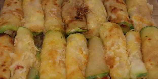 рулетики из кабачков и помидоров