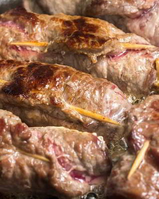 Рулетики из телятины с беконом