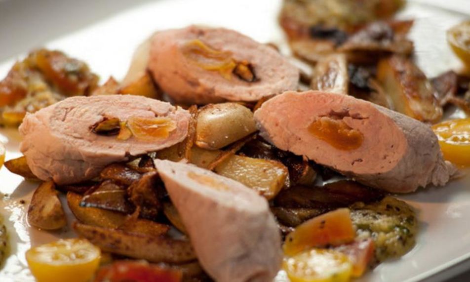 Рецепт рулетиков из телятины с соусом из киви и папайи