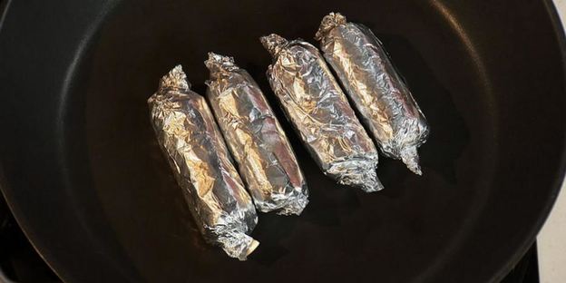 рулетики из телятины с соусом из киви и папайи