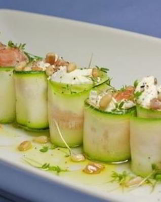 Рулетики из цуккини с норвежской семгой