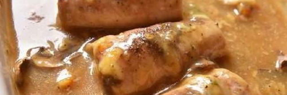 Рулеты из свинины в сметанном соусе