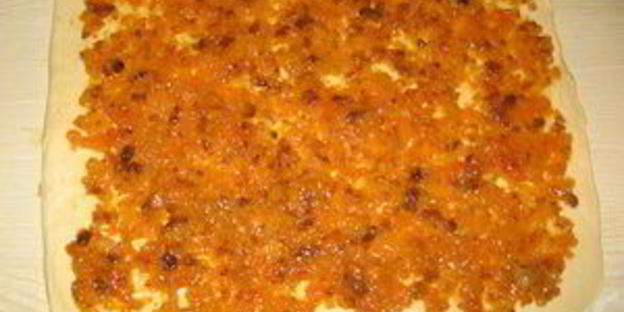 сдобный рулет с курагой