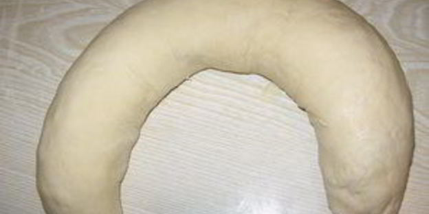 сдобный рулет с курагой