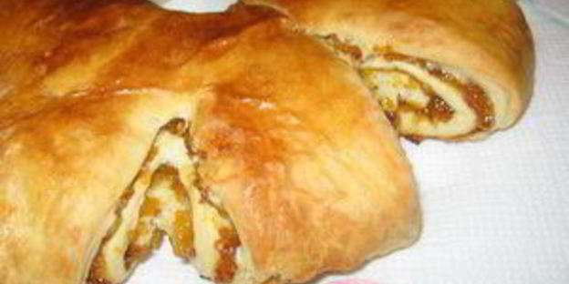 сдобный рулет с курагой