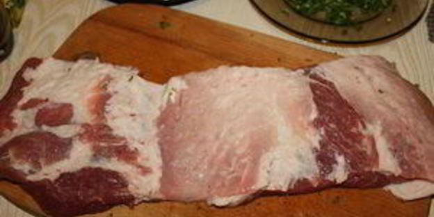 свиной рулет с миндалем