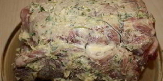 свиной рулет с миндалем