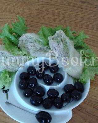 Сырный рулет с куриным мясом и орехами