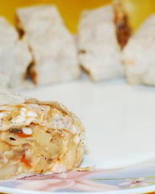 Теплые рулетики с мясом и грибами