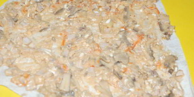 теплые рулетики с мясом и грибами