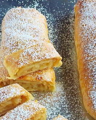 Творожный рулет с яблоками