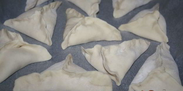 быстрая самса из слоеного теста с говяжьим фаршем