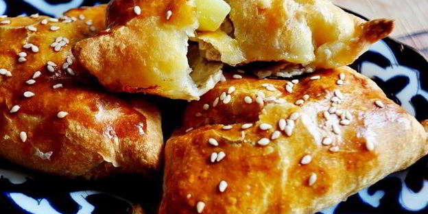 самса из слоеного теста с картошкой