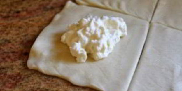 самса из слоеного теста с сыром