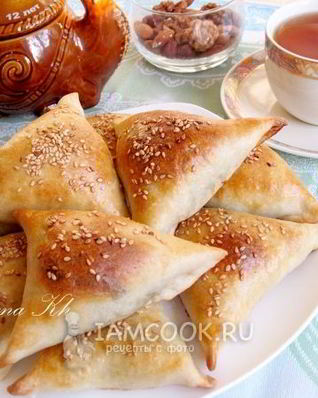 Самса с брынзой и зеленью