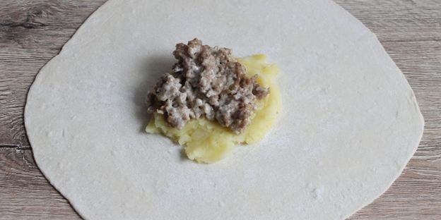 самса с картошкой и фаршем