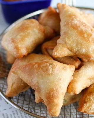 Самса с курицей из слоеного теста