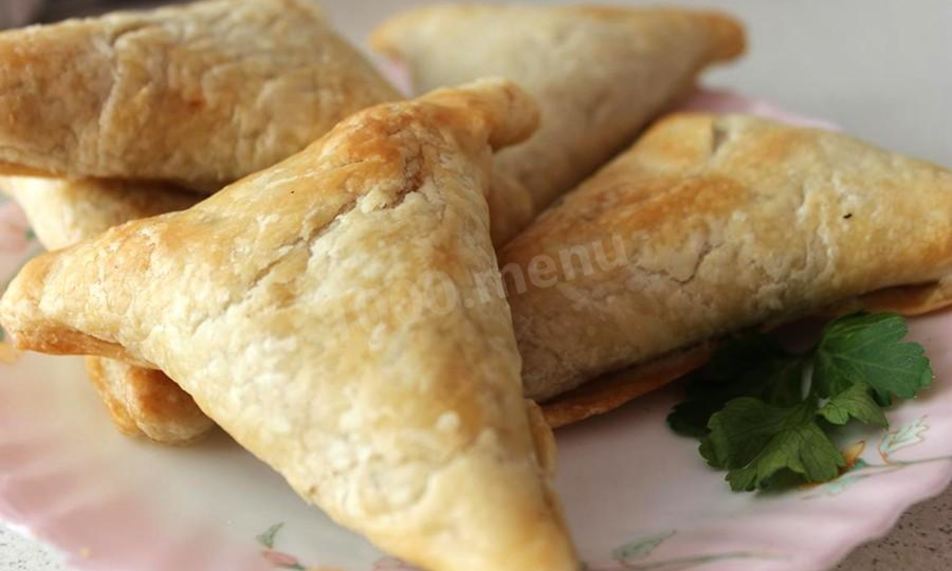 Рецепт самсы с сыром из слоеного теста