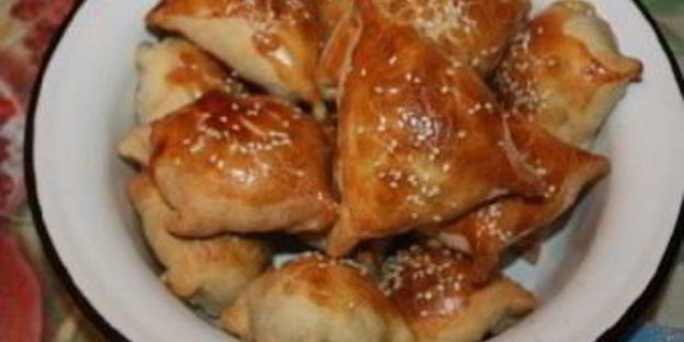 самса с тыквой из слоеного теста