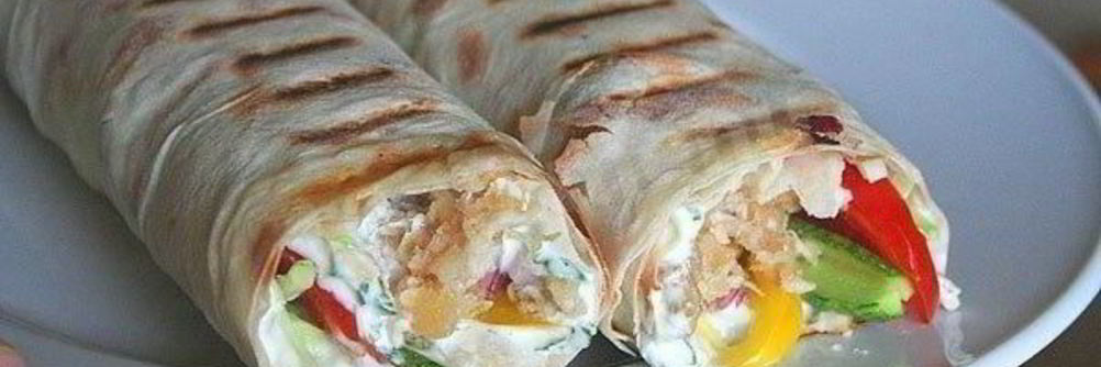 Шаурма с курицей в лаваше