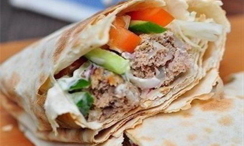 Рецепт шаурмы с люля-кебаб и овощами в чесночно-йогуртовом соусом