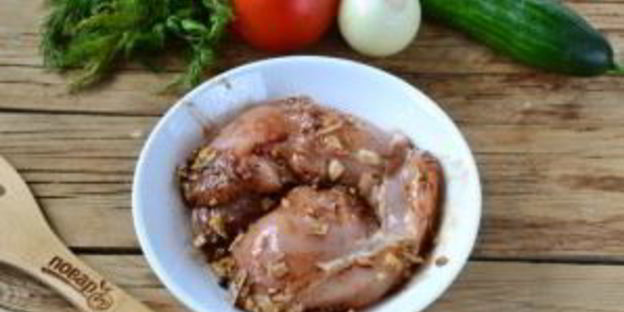 шаверма с пикантной курочкой и чесночным соусом