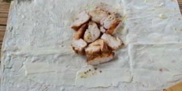 шаверма с пикантной курочкой и чесночным соусом