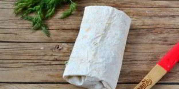 шаверма с пикантной курочкой и чесночным соусом