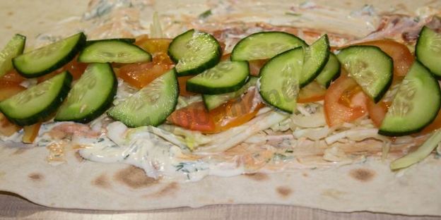 шаверма в лаваше с курицей