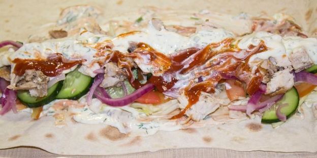 шаверма в лаваше с курицей