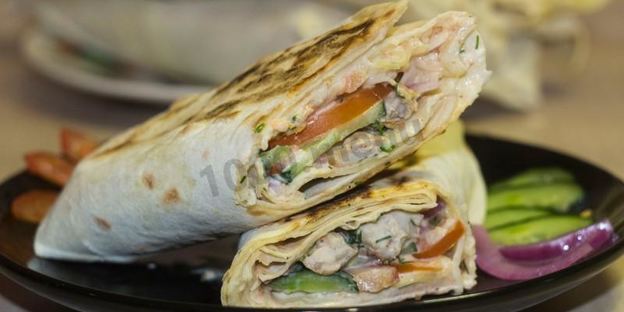 шаверма в лаваше с курицей