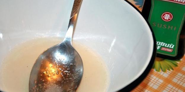 маки суши с лососем и авокадо