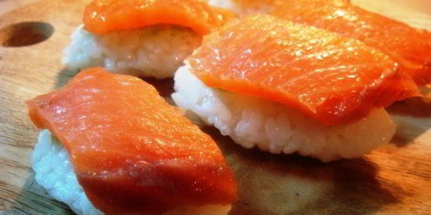 нигири-суши с лососем